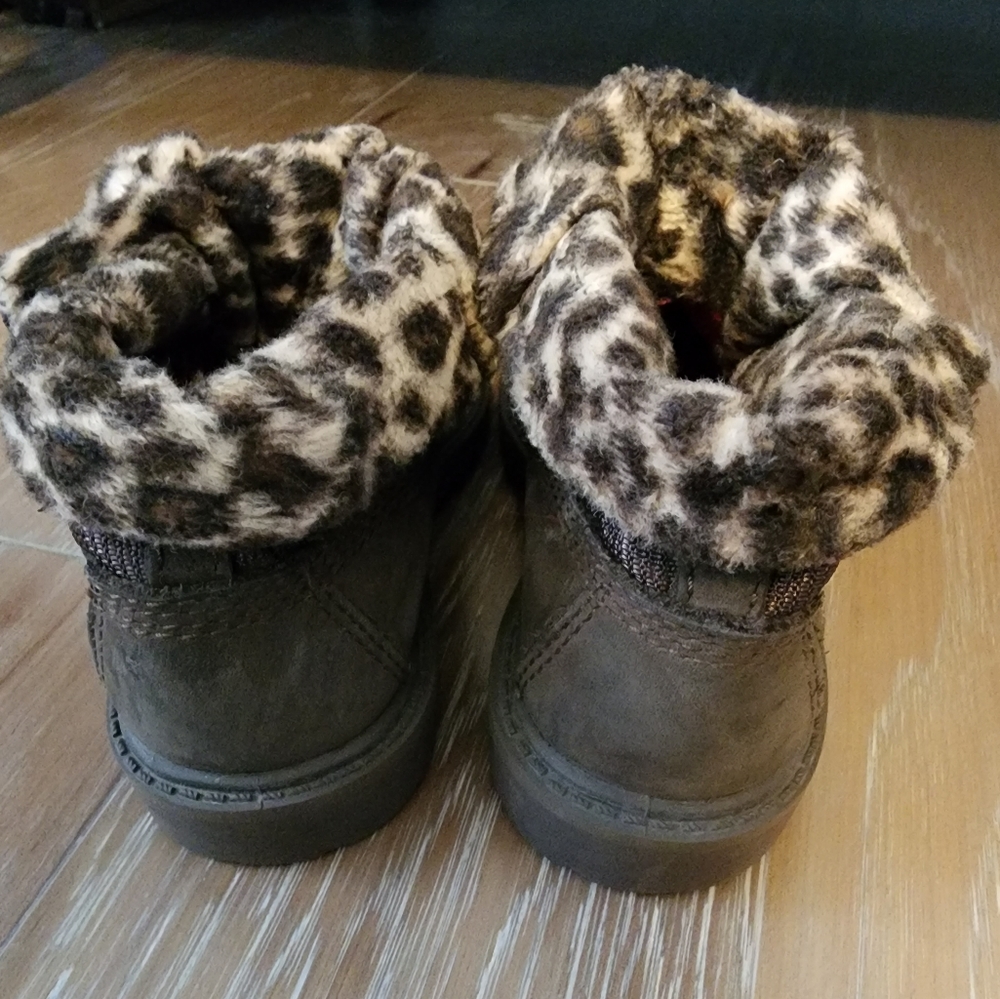 Girls size 10M Timberland roll down boots. Choc brown/leopard print. Adorable. - Picture 4 of 5